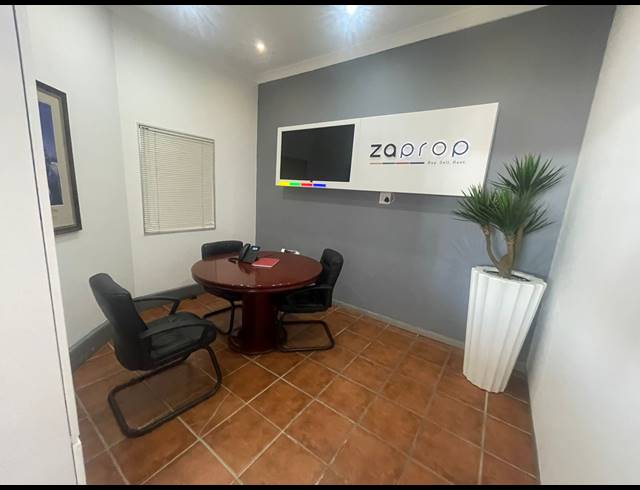 220.70M² OFFICE TO LET IN LAKEFIELD